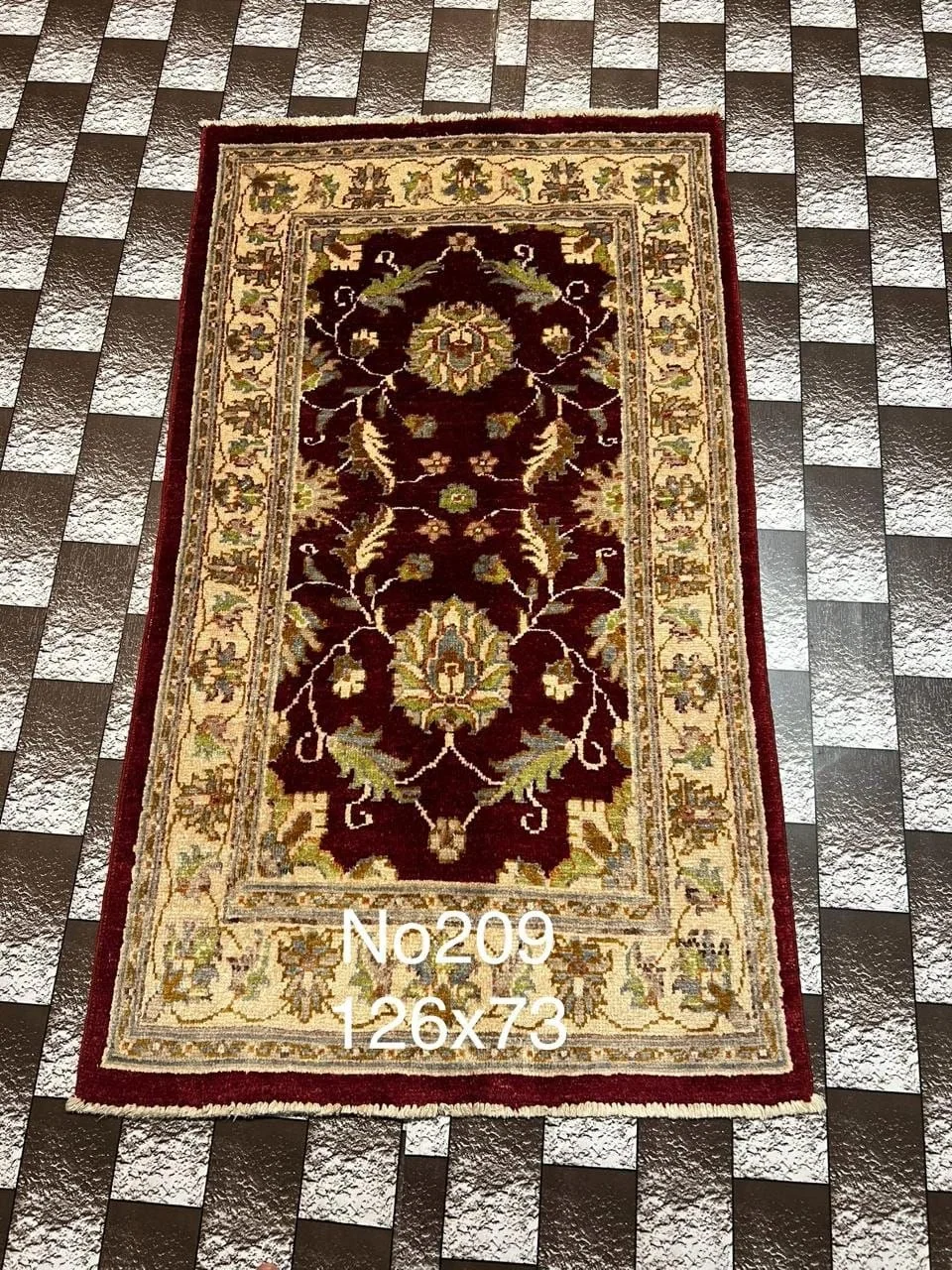 قالیچه سرو خاک